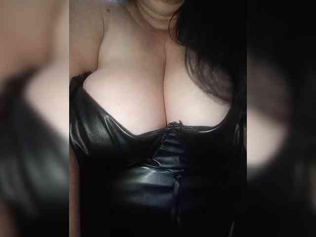 Xo4y2sexa Live Webcam on BongaCams