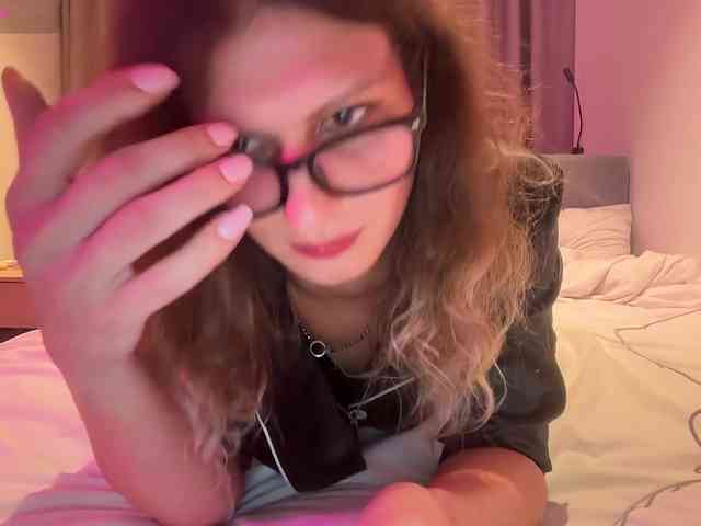 Alice-Pinkhead Live Webcam on BongaCams