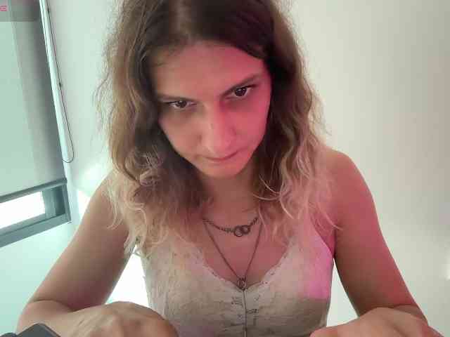 Alice-Pinkhead Live Webcam on BongaCams
