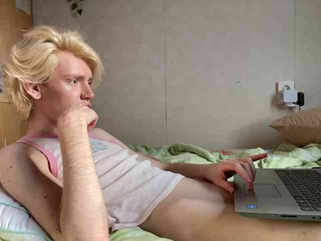 Uvshiba Live Webcam on BongaCams