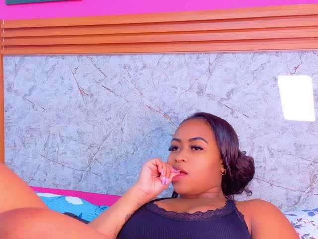 friendsmom's BongaCams show and profile