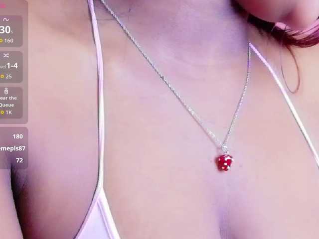 friendsmom webcam bongacams model stream image