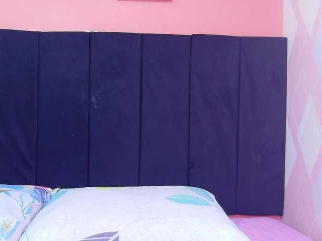 friendsmom's BongaCams show and profile