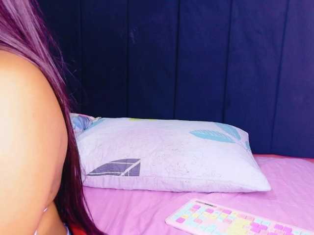 friendsmom's BongaCams show and profile