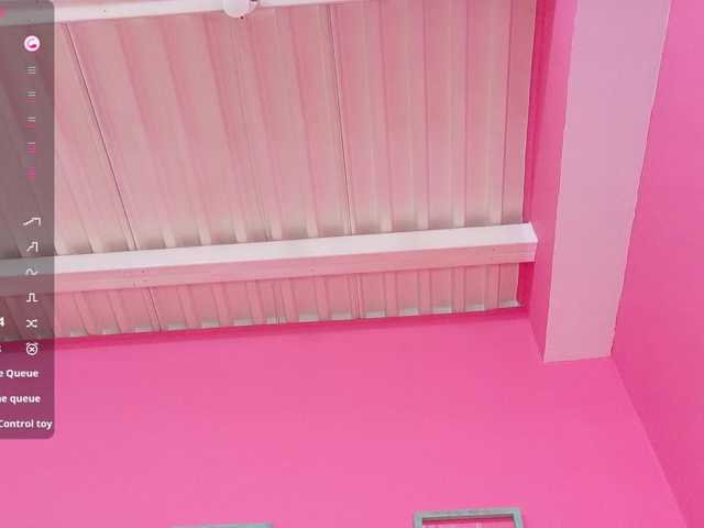 friendsmom webcam bongacams model stream image