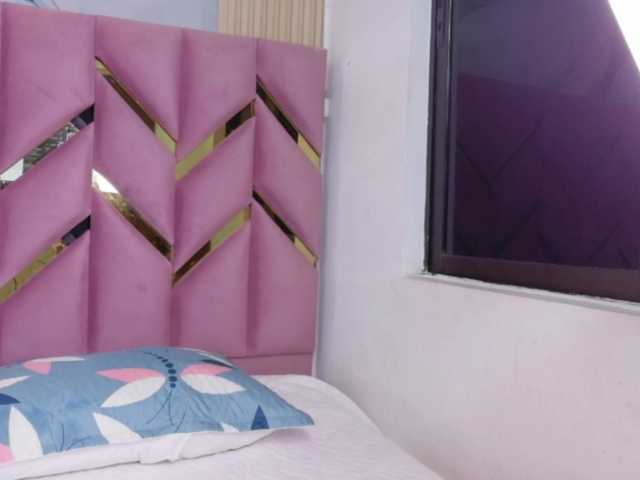 friendsmom's BongaCams show and profile