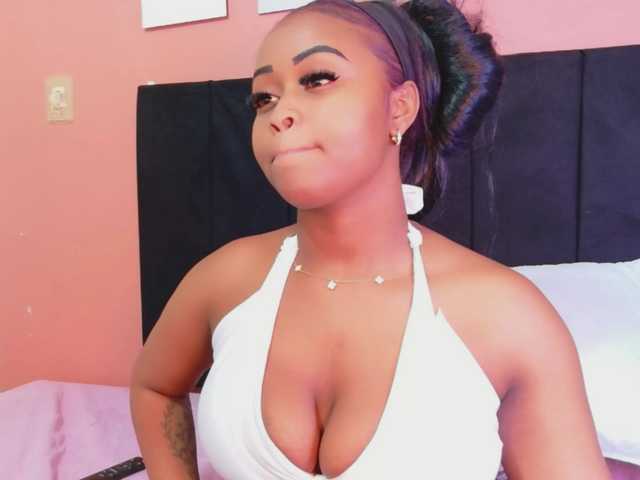 friendsmom's BongaCams show and profile