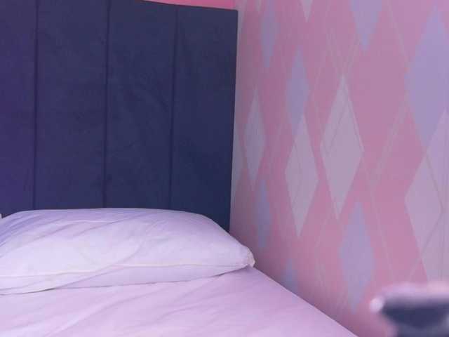 friendsmom's BongaCams show and profile