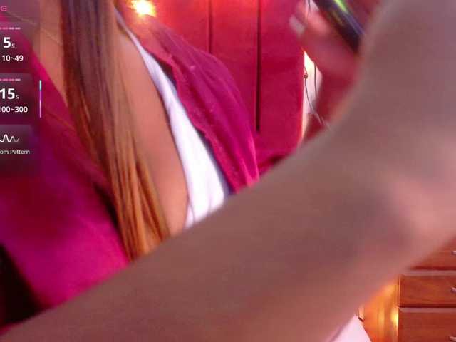 friendsmom webcam bongacams model stream image