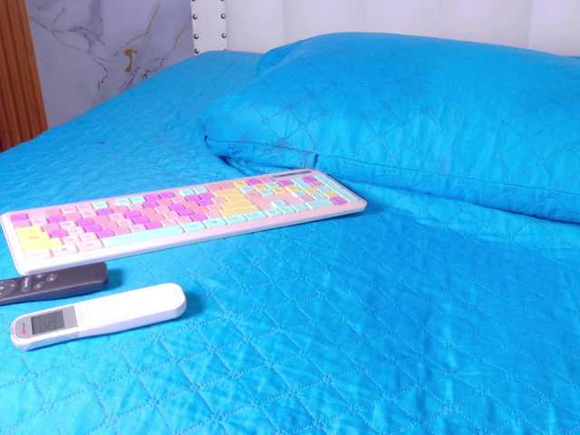 friendsmom's BongaCams show and profile