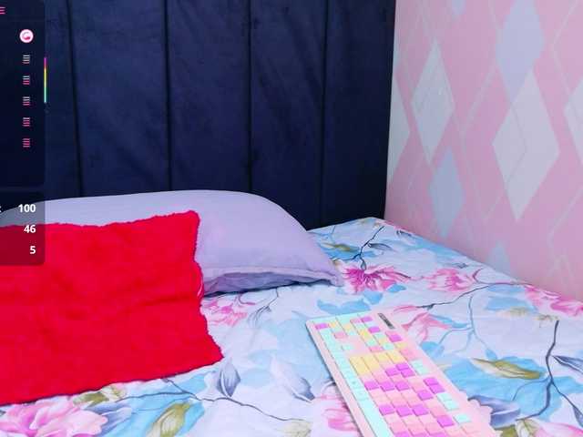 friendsmom's BongaCams show and profile