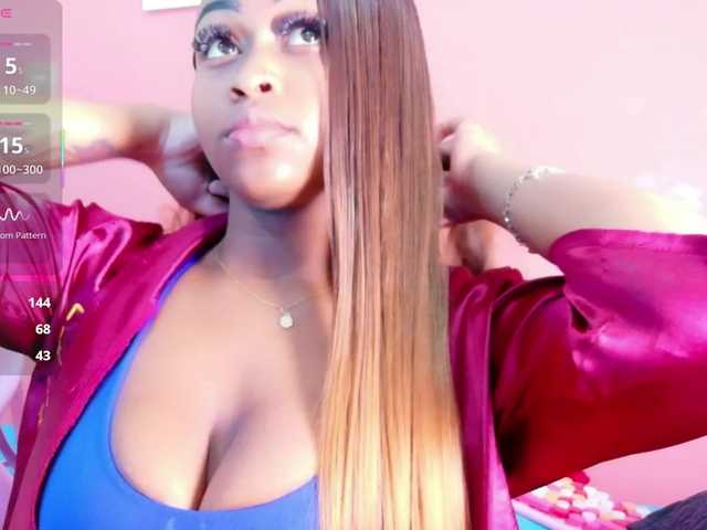 friendsmom webcam bongacams model stream image