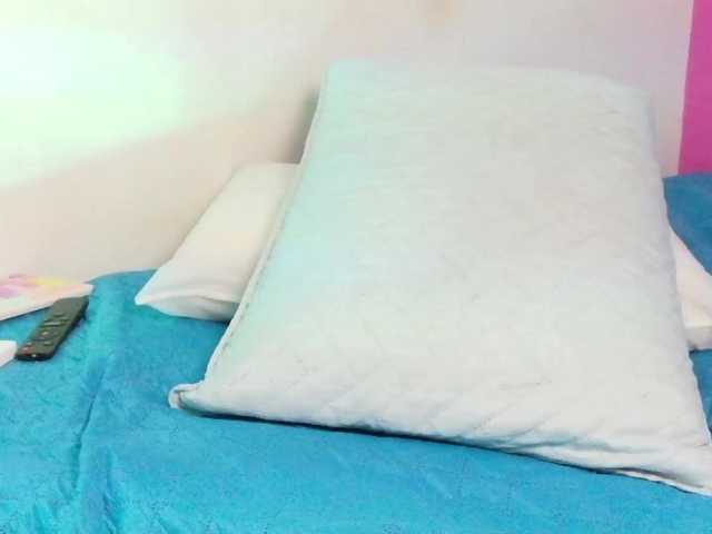 friendsmom's BongaCams show and profile