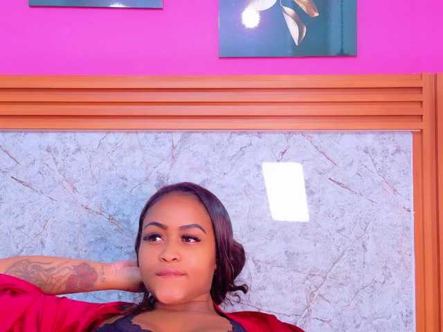 friendsmom's BongaCams show and profile