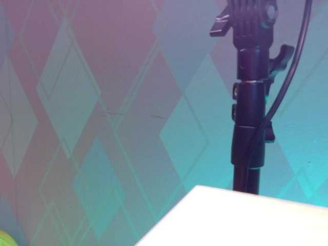 friendsmom's BongaCams show and profile