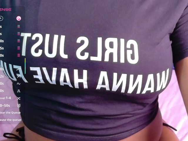 friendsmom's BongaCams show and profile