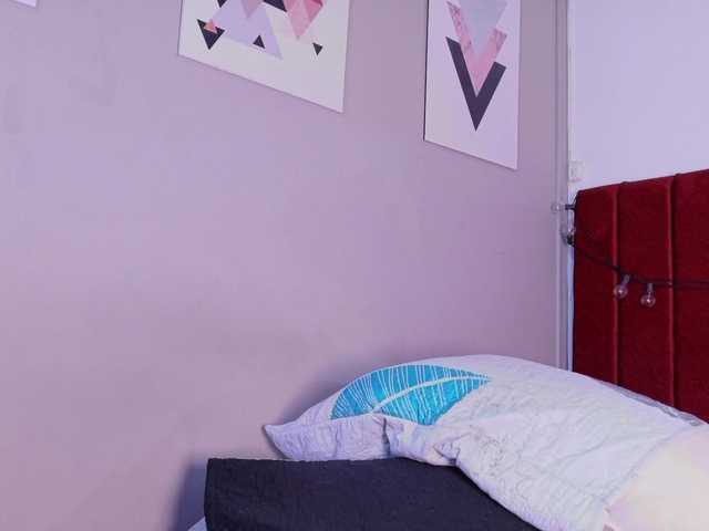 friendsmom's BongaCams show and profile