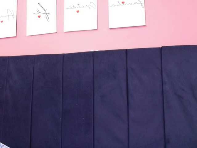 friendsmom's BongaCams show and profile