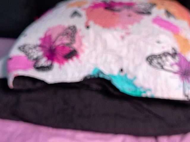 friendsmom's BongaCams show and profile