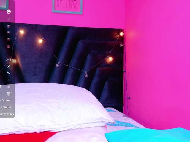 friendsmom webcam bongacams model stream image