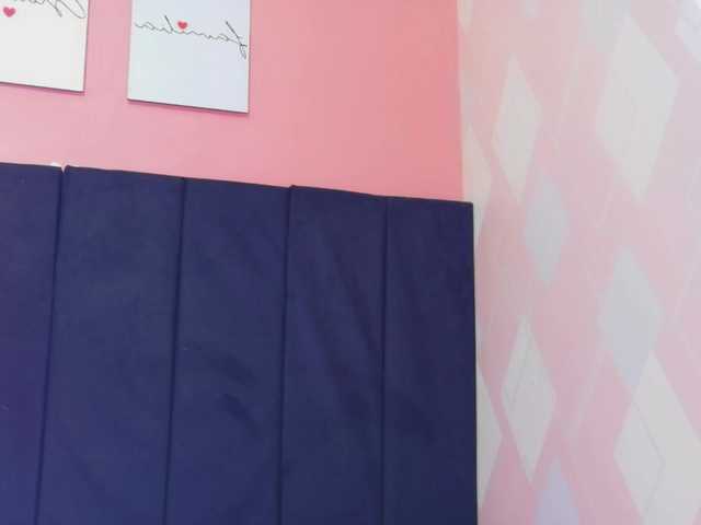 friendsmom's BongaCams show and profile