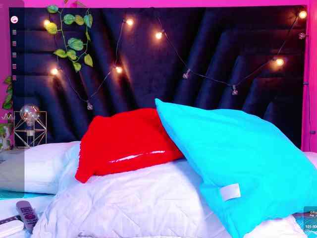 friendsmom webcam