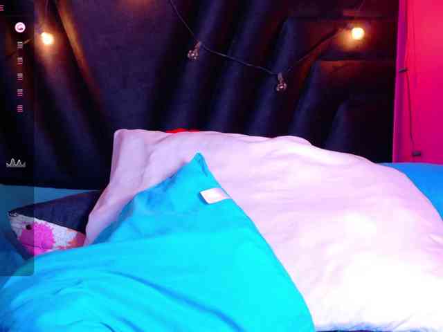 friendsmom webcam