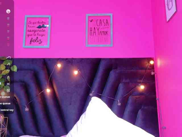 friendsmom webcam