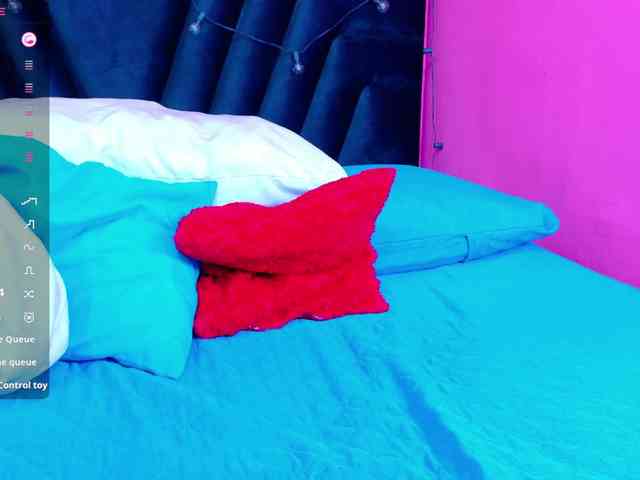 friendsmom webcam