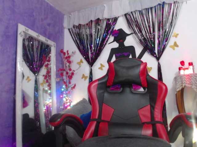 sarasmith2's BongaCams show and profile