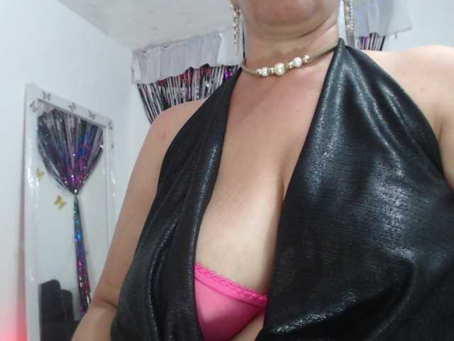 sarasmith2's BongaCams show and profile