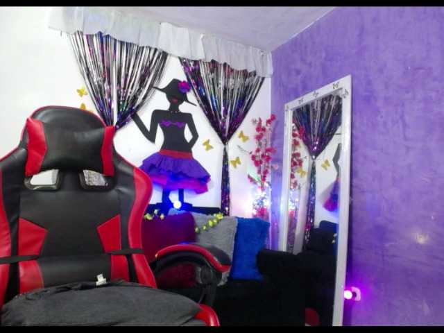 sarasmith2's BongaCams show and profile