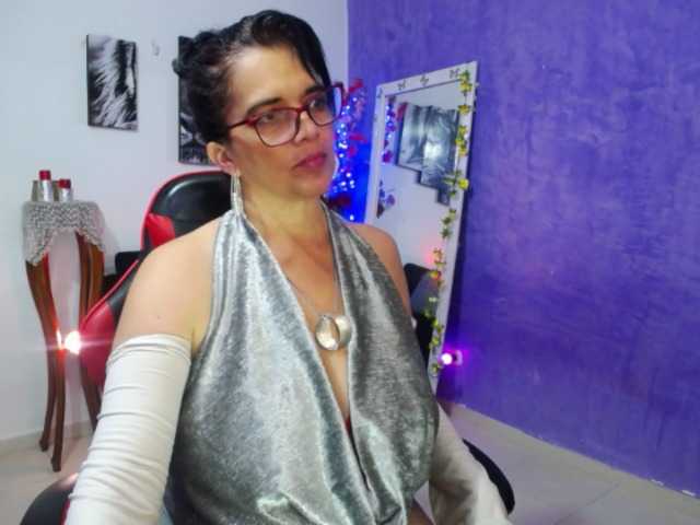 sarasmith2's BongaCams show and profile