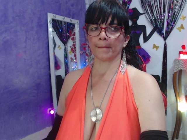 sarasmith2's BongaCams show and profile