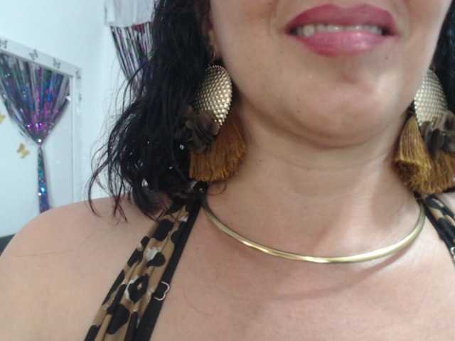 sarasmith2's BongaCams show and profile