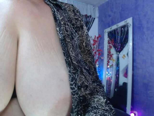 sarasmith2's BongaCams show and profile