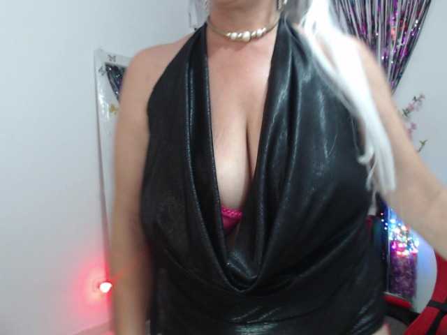 sarasmith2's BongaCams show and profile