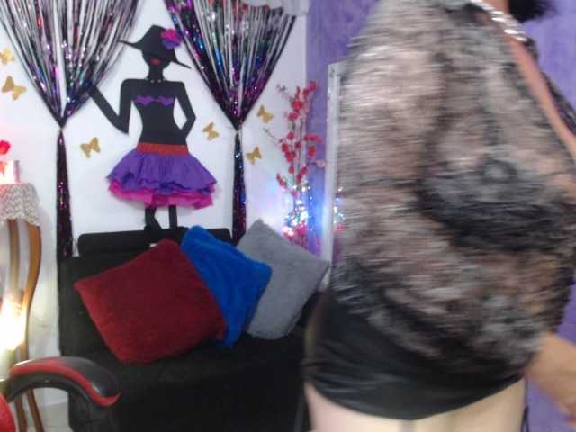 sarasmith2's BongaCams show and profile