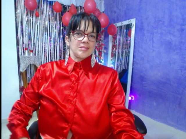 sarasmith2's BongaCams show and profile