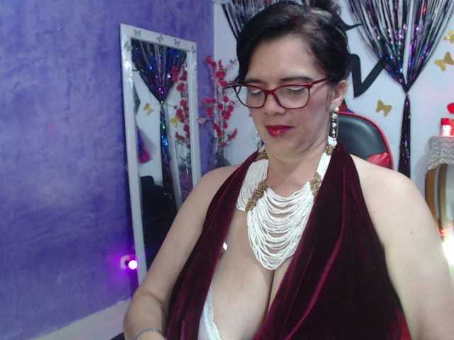 sarasmith2's BongaCams show and profile