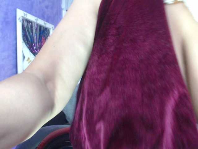 sarasmith2's BongaCams show and profile