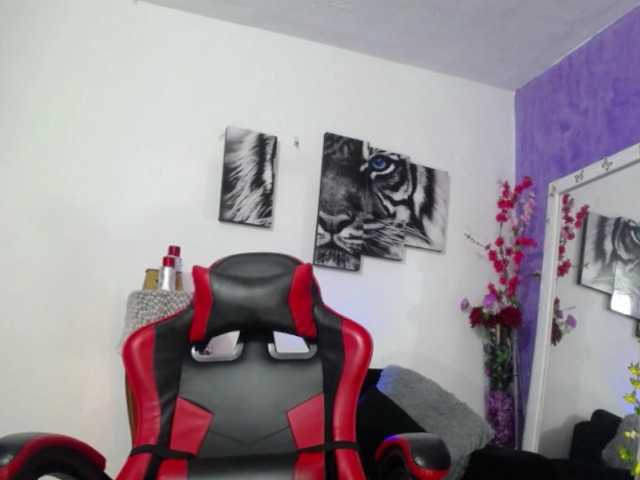 sarasmith2's BongaCams show and profile