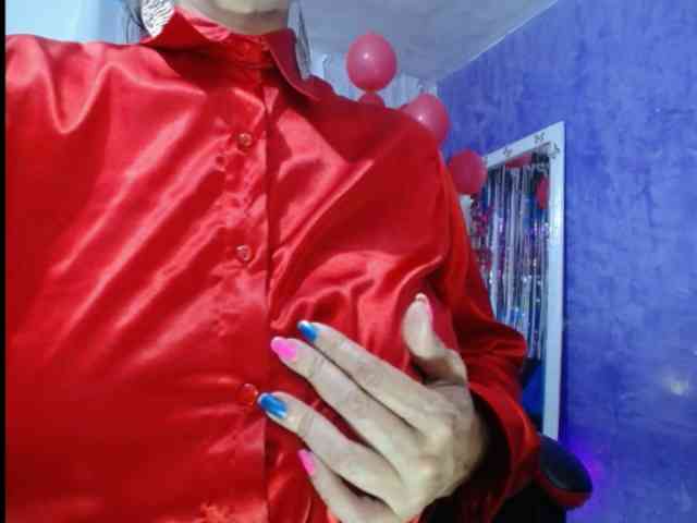 sarasmith2 Live Webcam on BongaCams