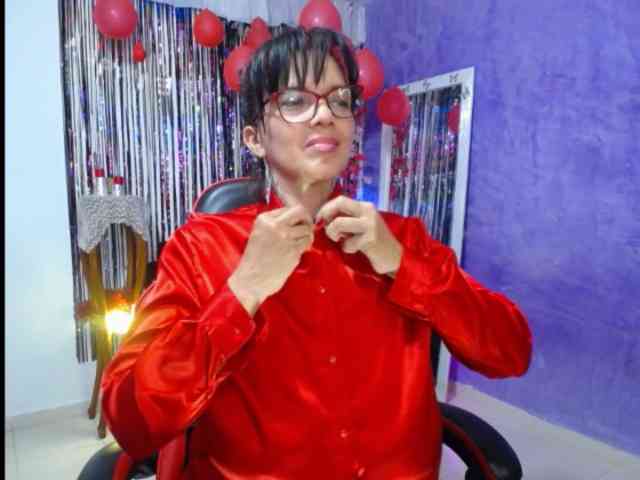 sarasmith2 Live Webcam on BongaCams