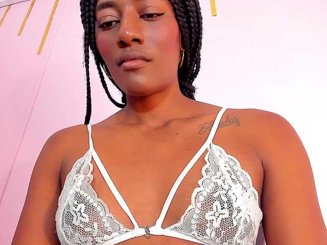 le modèle camilathomsson est en webcam porno dans un show sur le site bongacams, il possède les tags suivants: Ebony,Brunette,Shaved