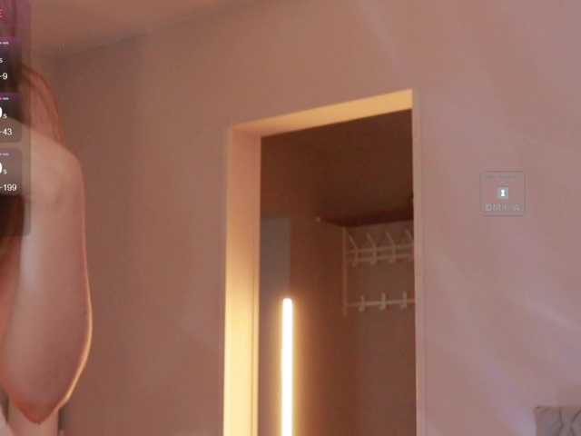 MsAura's BongaCams show and profile