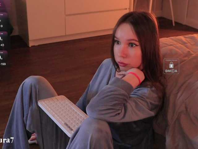 MsAura's BongaCams show and profile