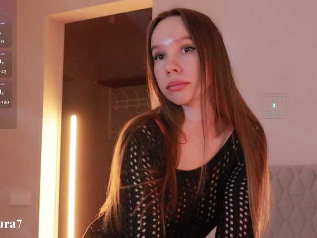 MsAura's BongaCams show and profile