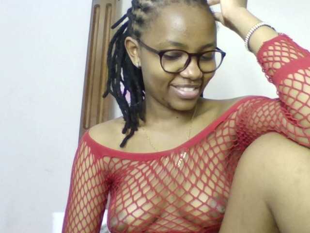 Naughtylittlemissy webcam bongacams model stream image