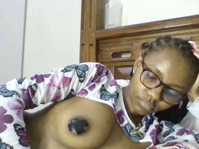 Naughtylittlemissy webcam